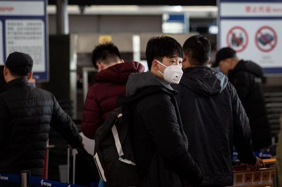 1月20日，首都国际机场T3航站楼，戴口罩的旅客。 新京报记者 李凯祥