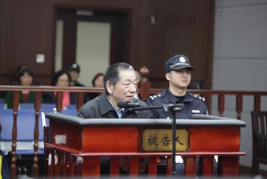一审宣判后,被告人贾学英当庭表示不上诉。