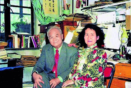 萧乾与文洁若。(受访者 供图)