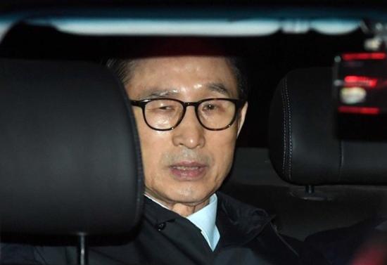 3月22日,李明博被押往拘留所
