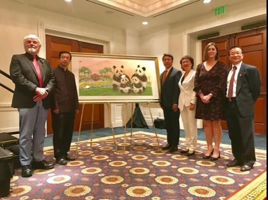 中国画作品《玲玲、兴兴全家福》被尼克松博物馆收藏