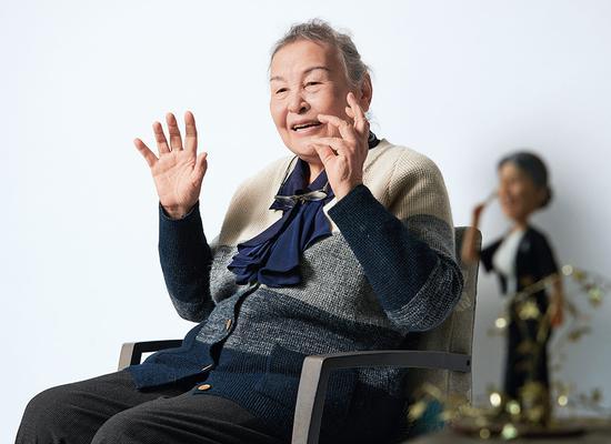 郑小瑛在家中接受本刊记者专访。( 洪江摄)
