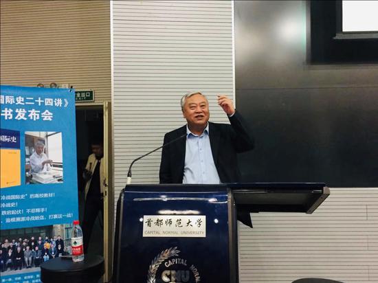 (沈志华教授的讲座为现场观众带来了一场精彩的学术盛宴)