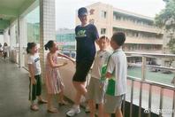 11岁四川乐山男孩身高2米 或为全球最高小学生