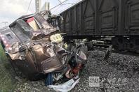 哈尔滨货车司机撞火车身亡 9趟客车晚点