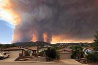 加州山火肆虐太空可见 14000名消防员参与灭火