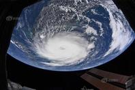 震撼！国际空间站视角看“多里安”飓风眼