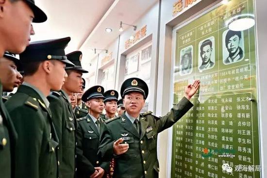 (张平讲述父亲的战斗经历)