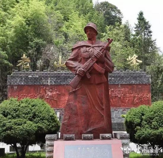 (张大权烈士雕塑)