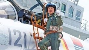 歼15飞行员救战机负重伤