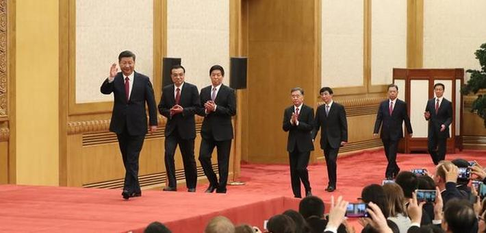 中央政治局常委同中外记者见面