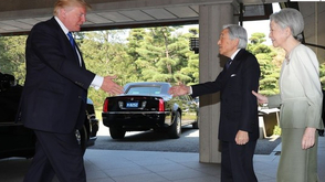 特朗普与日本天皇会面