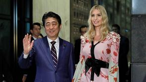 安倍伊万卡现“最萌身高差”