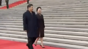 现场视频:习近平夫妇迎接