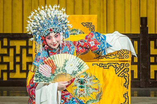 史依弘在《贵妃醉酒》演出中