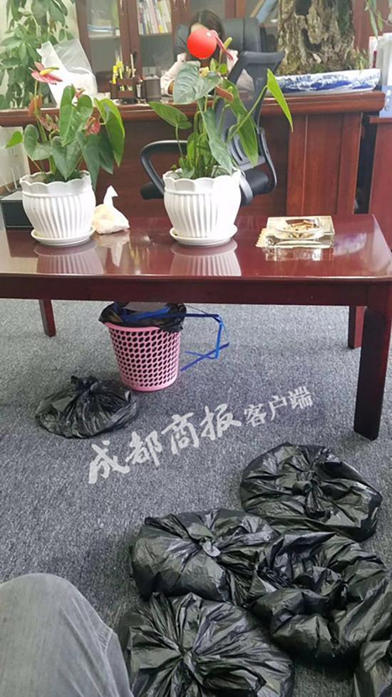 校方:任职期间他们不负责,以这种方式表达不满