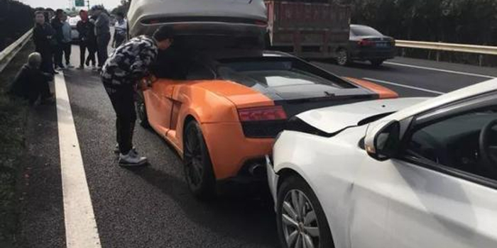 跑车大队 w700h350z1l10t109cd.jpg