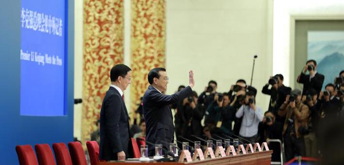 李克强会见中外记者