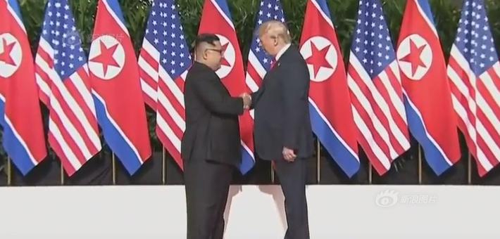 金正恩与特朗普会晤现场 历史性握手