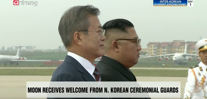 文在寅金正恩乘车游览平壤