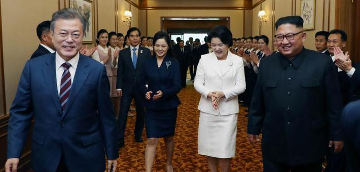 金正恩带文在寅看宾馆 称条件不好