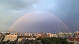 雨后现彩虹 北京晚霞金光漫天