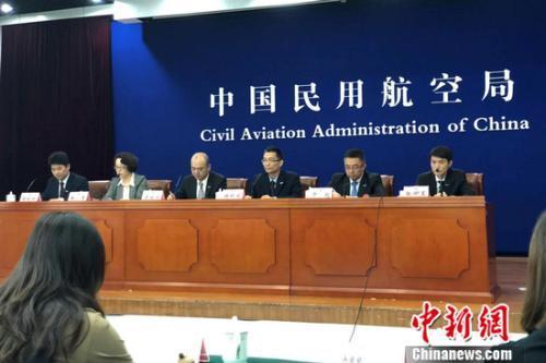 中国民航局4月18日新闻发布会现场。程春雨 摄