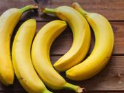 男子路边偷香蕉被发现后遭到殴打 头部轻微受伤