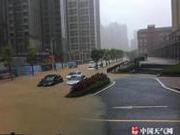 广州的雨有多大？白云机场被暴雨覆盖变“码头”