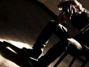 富二代吸毒20多年败光七八百万 妻儿离他而去