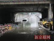 暴雨致育知东路轻轨桥下积水 最深达3米(图)