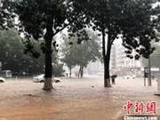 大连遭暴雨袭击内涝严重 超百个航班延误或取消