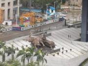 捉谣记|深交所门前“牛雕塑”被台风吹倒？假消息！