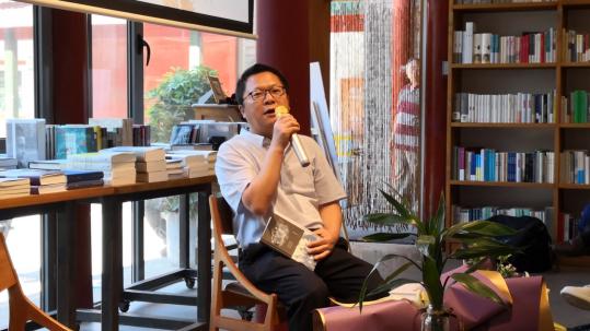 《诗刊》主编、诗人李少君在研讨会上发言