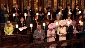 储查尔斯王子领着梅根走红毯