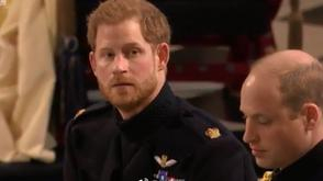 哈里王子穿礼服步入婚礼现场