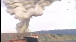 爆炸瞬间腾起巨大蘑菇云