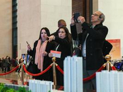 外宾参观庆祝改革开放40周年大型展览