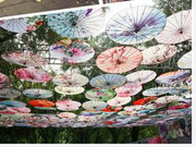 穿针折纸画伞 仙女们快来园子里“进修”