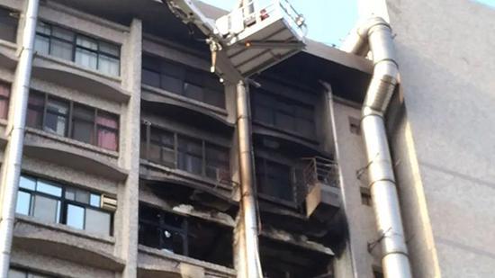 台北医院今日(8月13日)清晨突发火灾,造成重大伤亡。环球网 图
