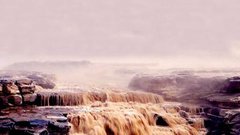 倾流直下的黄色丝带