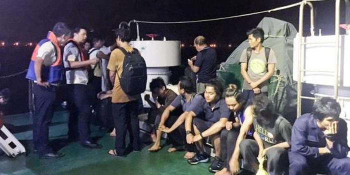 浙江舟山一船舶遇险沉没 14名船员获救后被送医