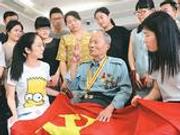 中国共产党靠什么屹立于当今世界？