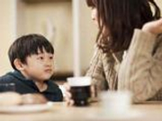 又见保姆虐童 遇到好保姆全要碰运气？