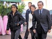 马英九夫妇吊唁余光中 与家属相谈近1小时(图)