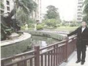 物业员工景观池投毒报复老板 致375条锦鲤死亡