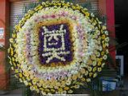 成都摔狗事件再起波澜：当事人家门口被摆花圈