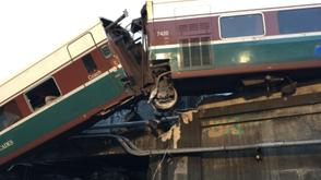 华盛顿州周一早发生火车脱轨事故