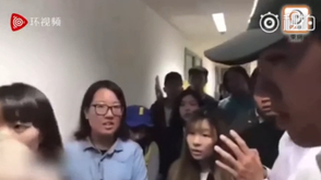 学生追堵老师骂八婆