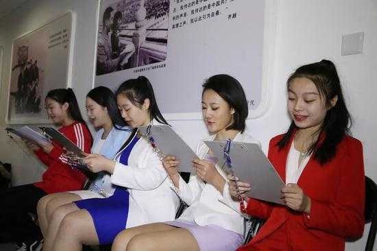 北京:中国传媒大学2018年艺考开考, “00后”成主力军(图片来源:视觉中国)